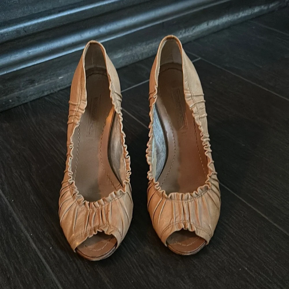 Camel Scrunched Leather heals
